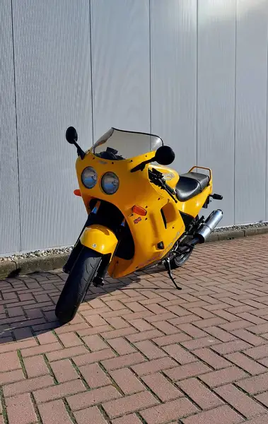 Triumph Daytona 900 - foto 5