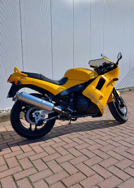 Triumph Daytona 900 - foto 3