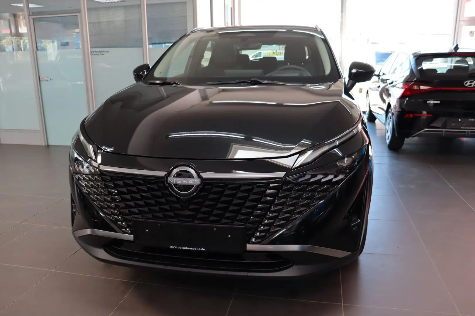 Nissan Qashqai 1.3 N-Connecta Navi LED TLeder eHeck HUD Schwarz - 2
