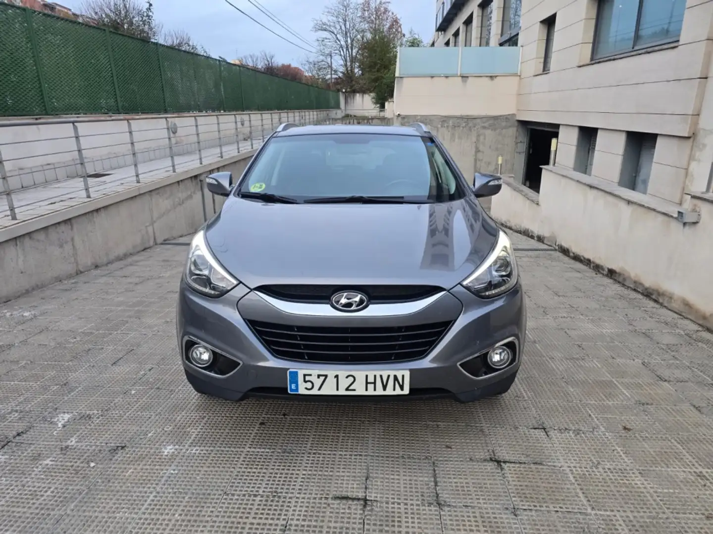 Hyundai iX35 2.0CRDI GLS Tecno Sky 4x4 Gris - 2