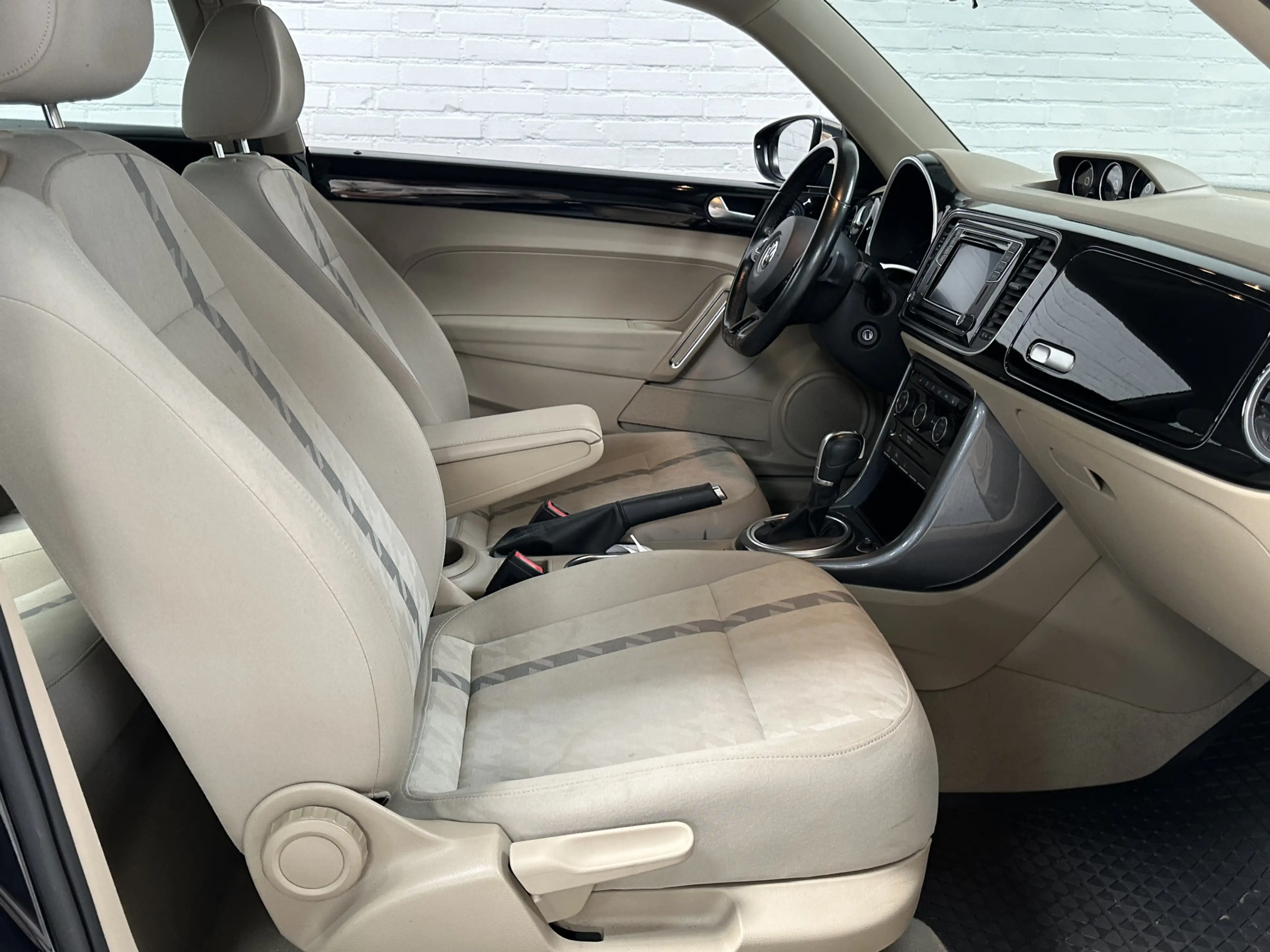 Volkswagen Beetle 1.2 TSI Design BlueMotion CLIMA / CRUISE / NAVI / — photo 7