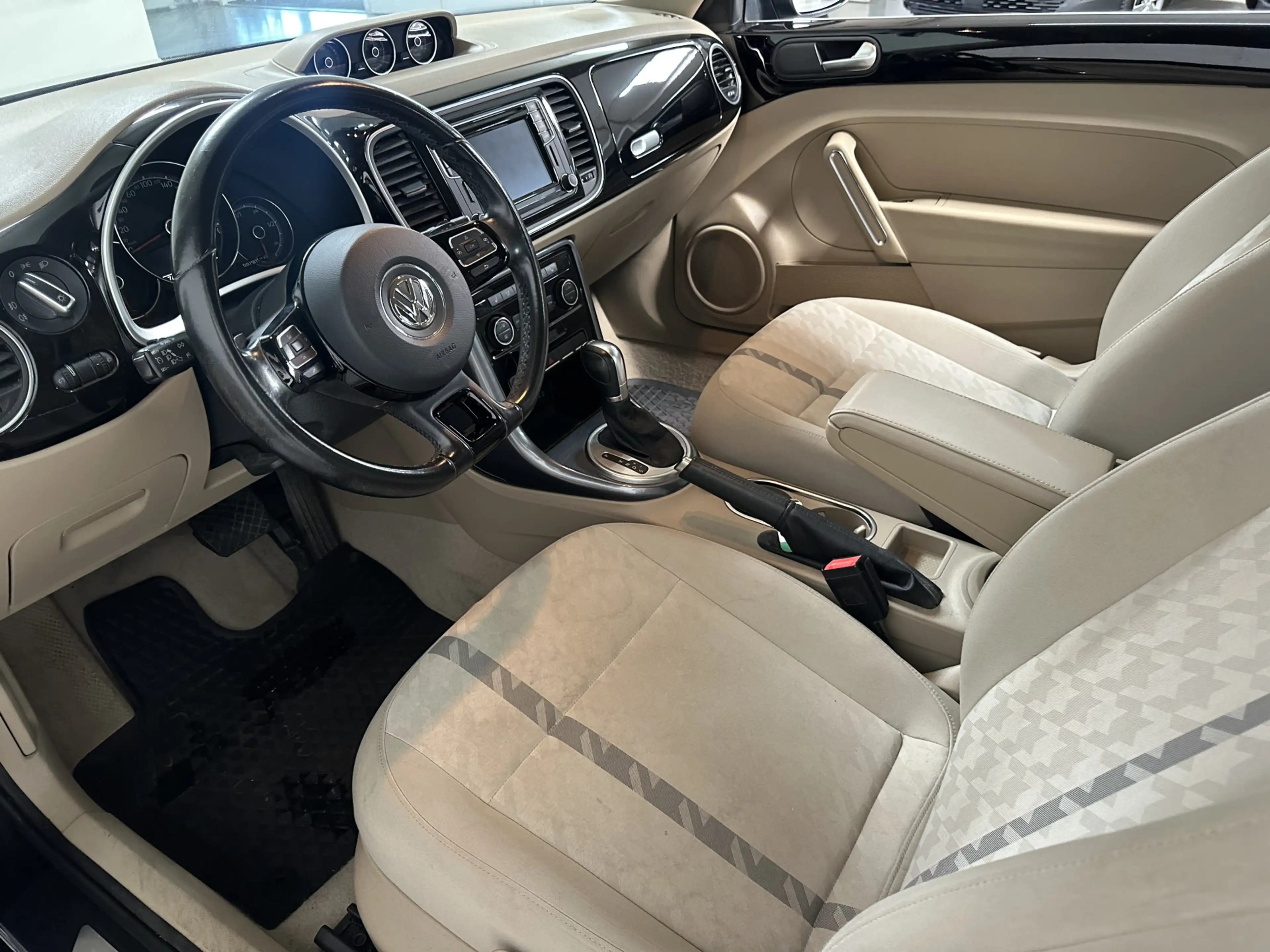 Volkswagen Beetle 1.2 TSI Design BlueMotion CLIMA / CRUISE / NAVI / — photo 15