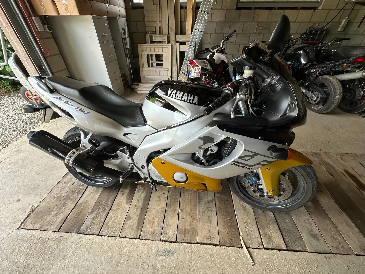 Yamaha YZF 600 Thundercat Srebrny - 2