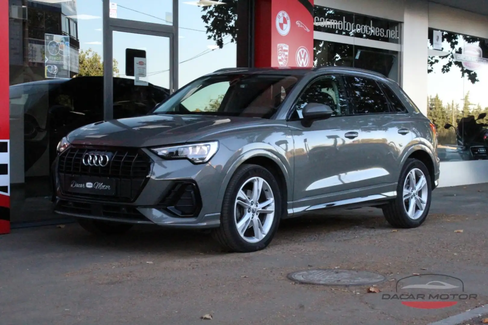 Audi Q3 35 TFSI S line S tronic Grau - 2