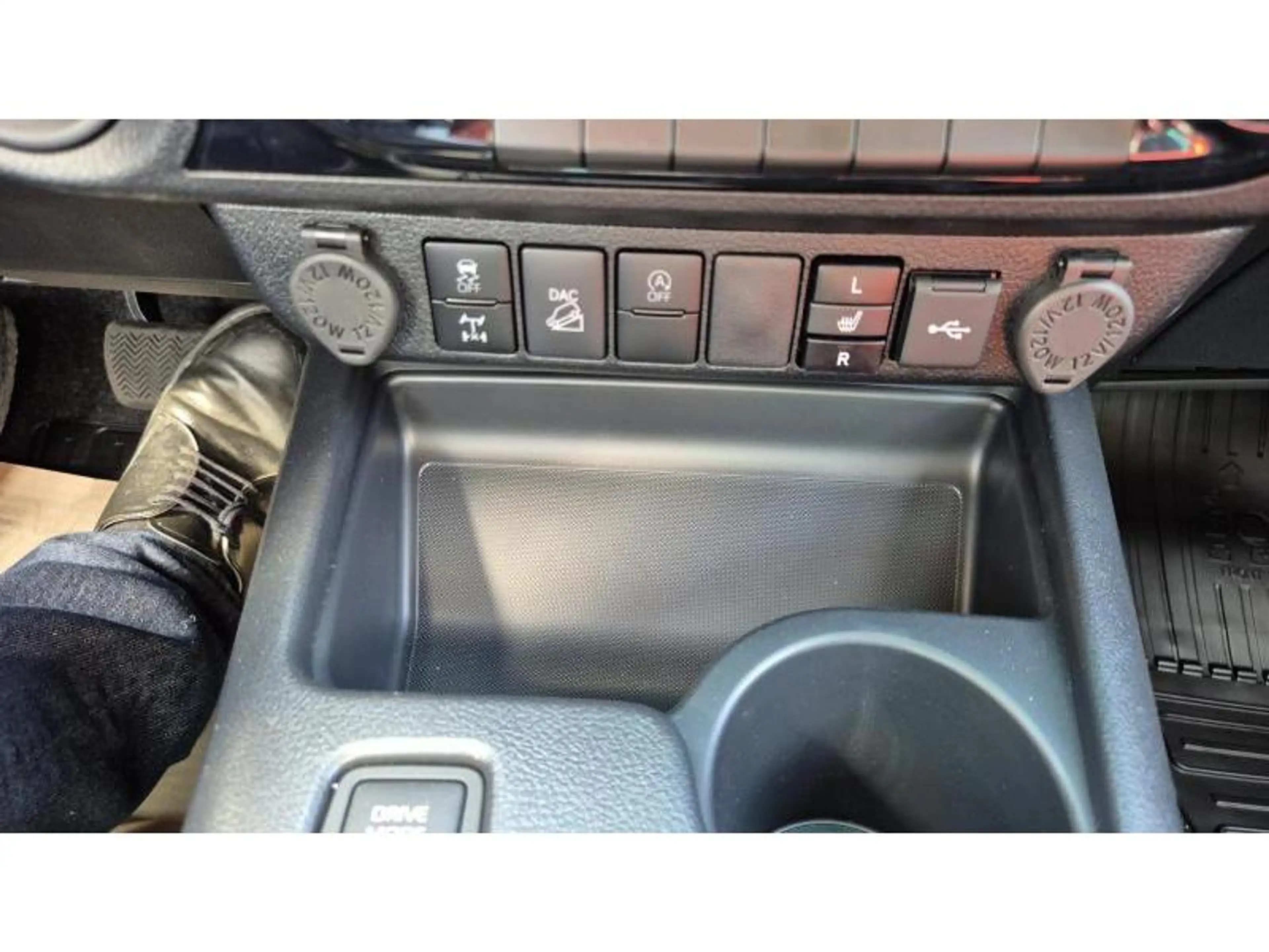 Toyota Hilux Incvincible — photo 10