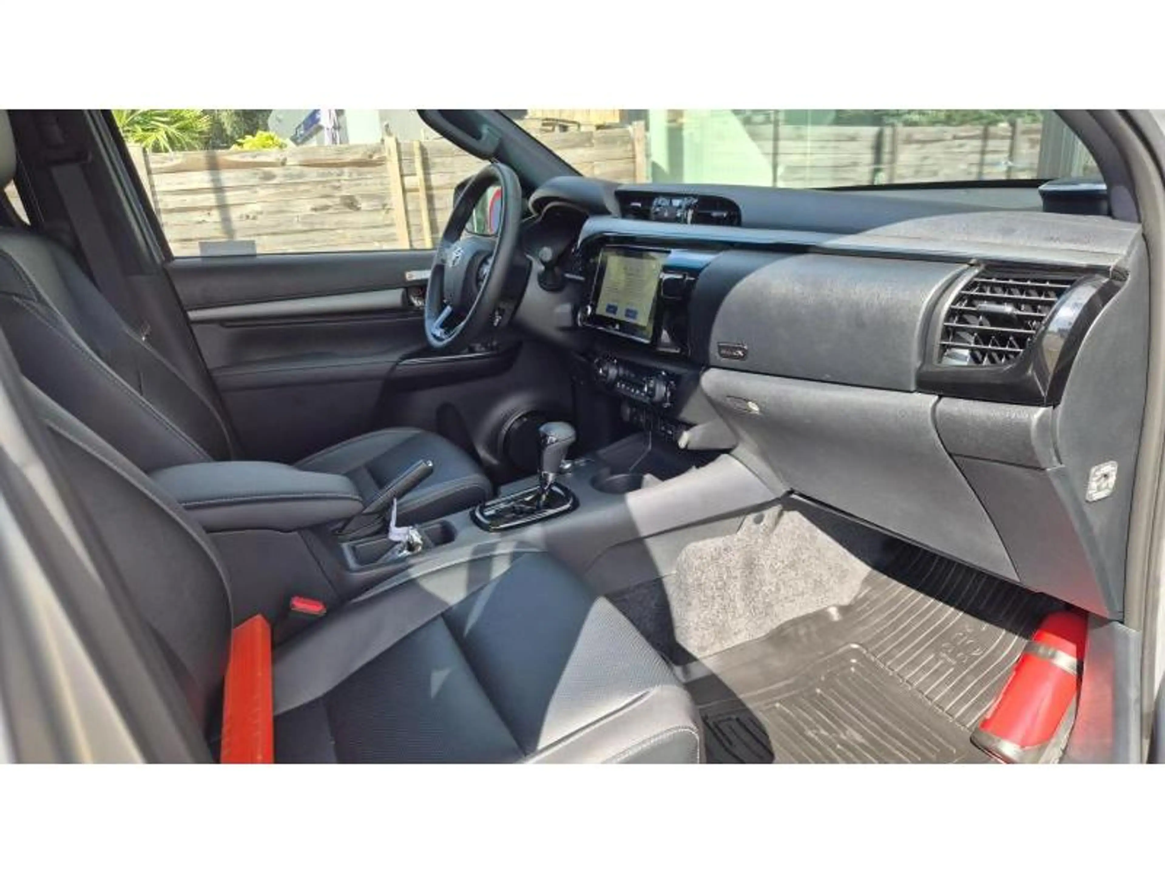 Toyota Hilux Incvincible — photo 6