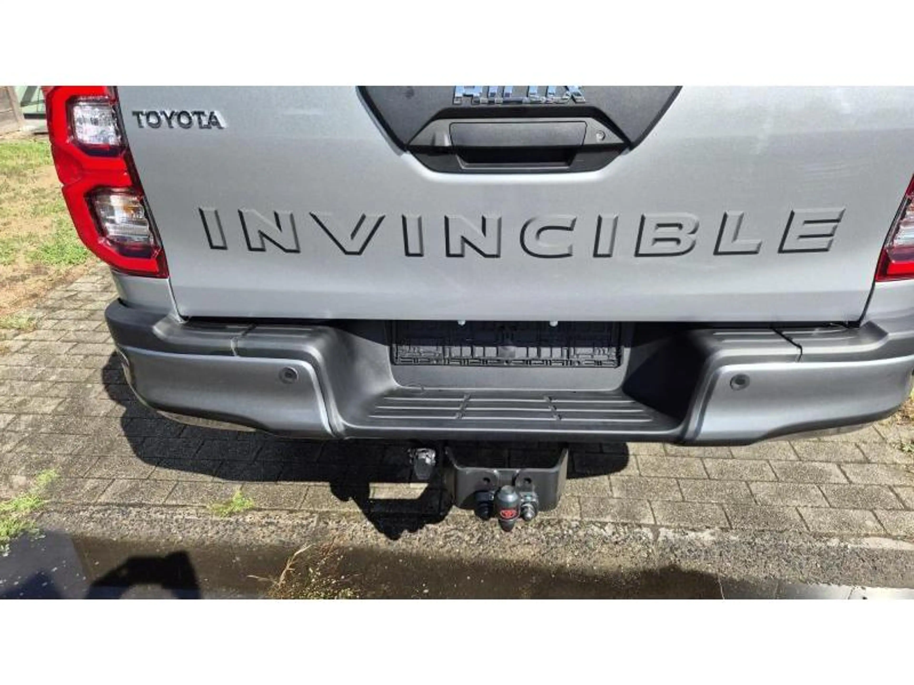 Toyota Hilux Incvincible — photo 8