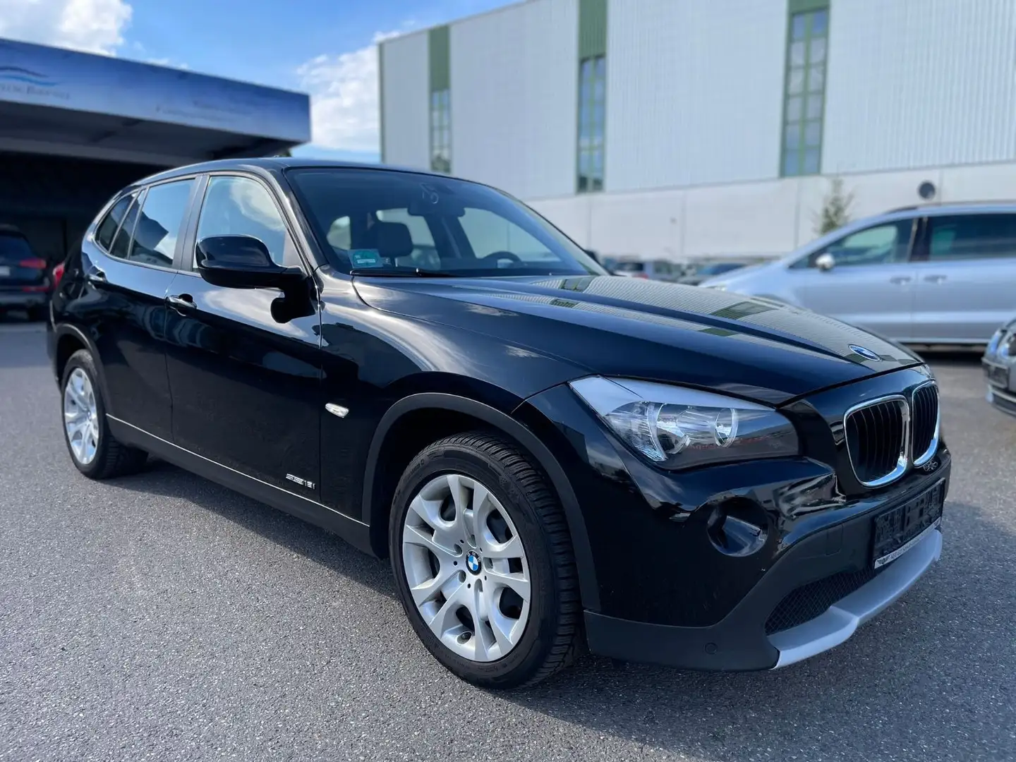 BMW X1 18 i sDrive Automatik Navi Apple Klima Negro - 1
