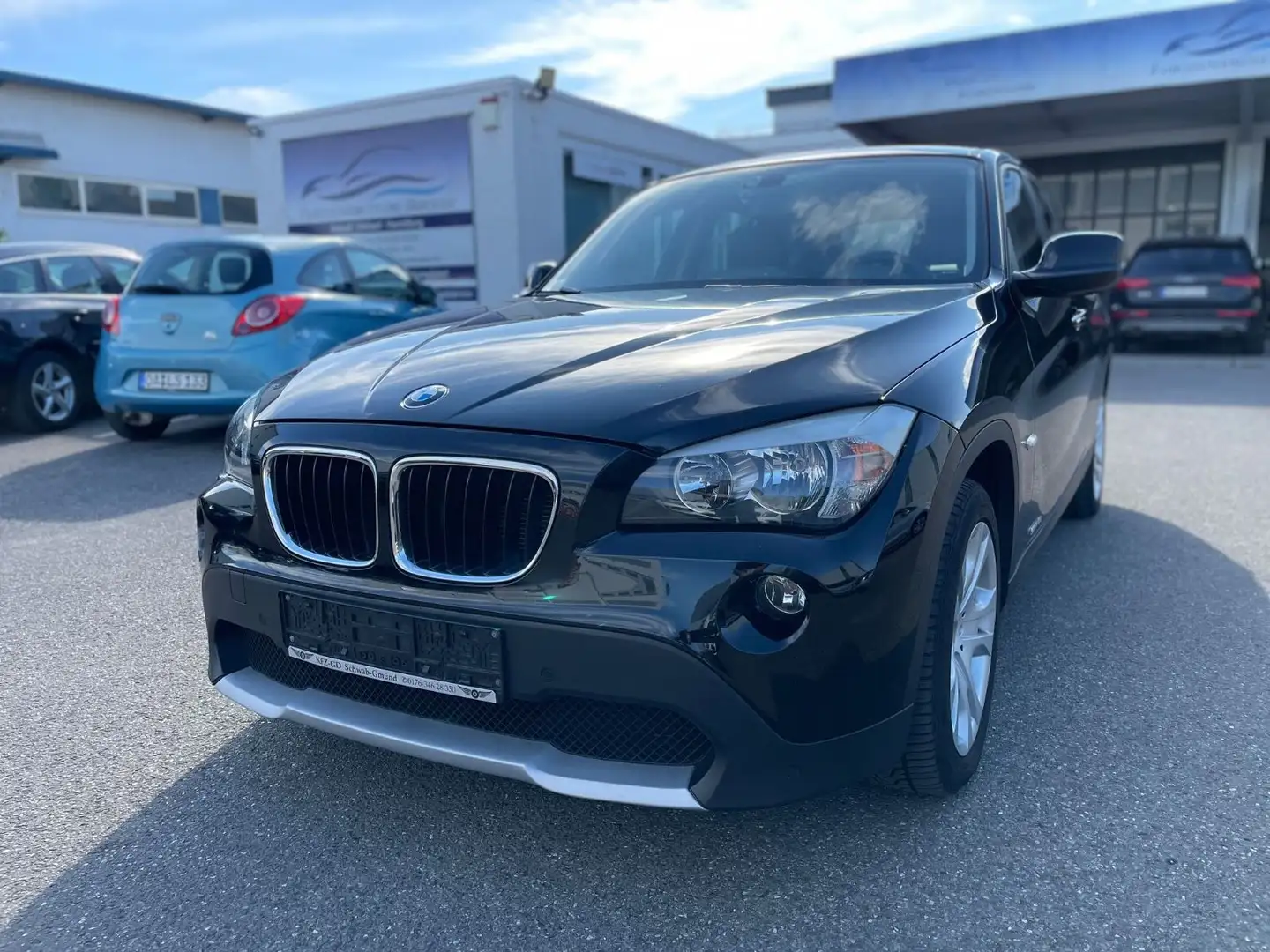 BMW X1 18 i sDrive Automatik Navi Apple Klima Negro - 2
