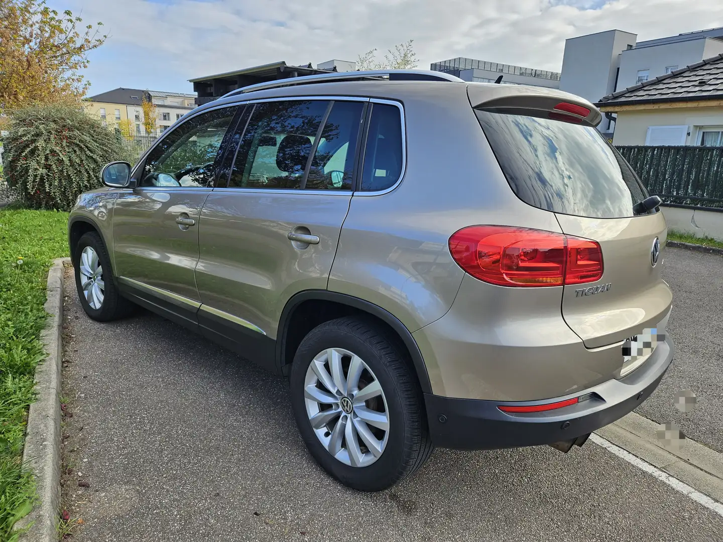 Volkswagen Tiguan Tiguan 2.0 TDI 140 sport&style 4 Motion attache remorque, camera.... Argent - 2