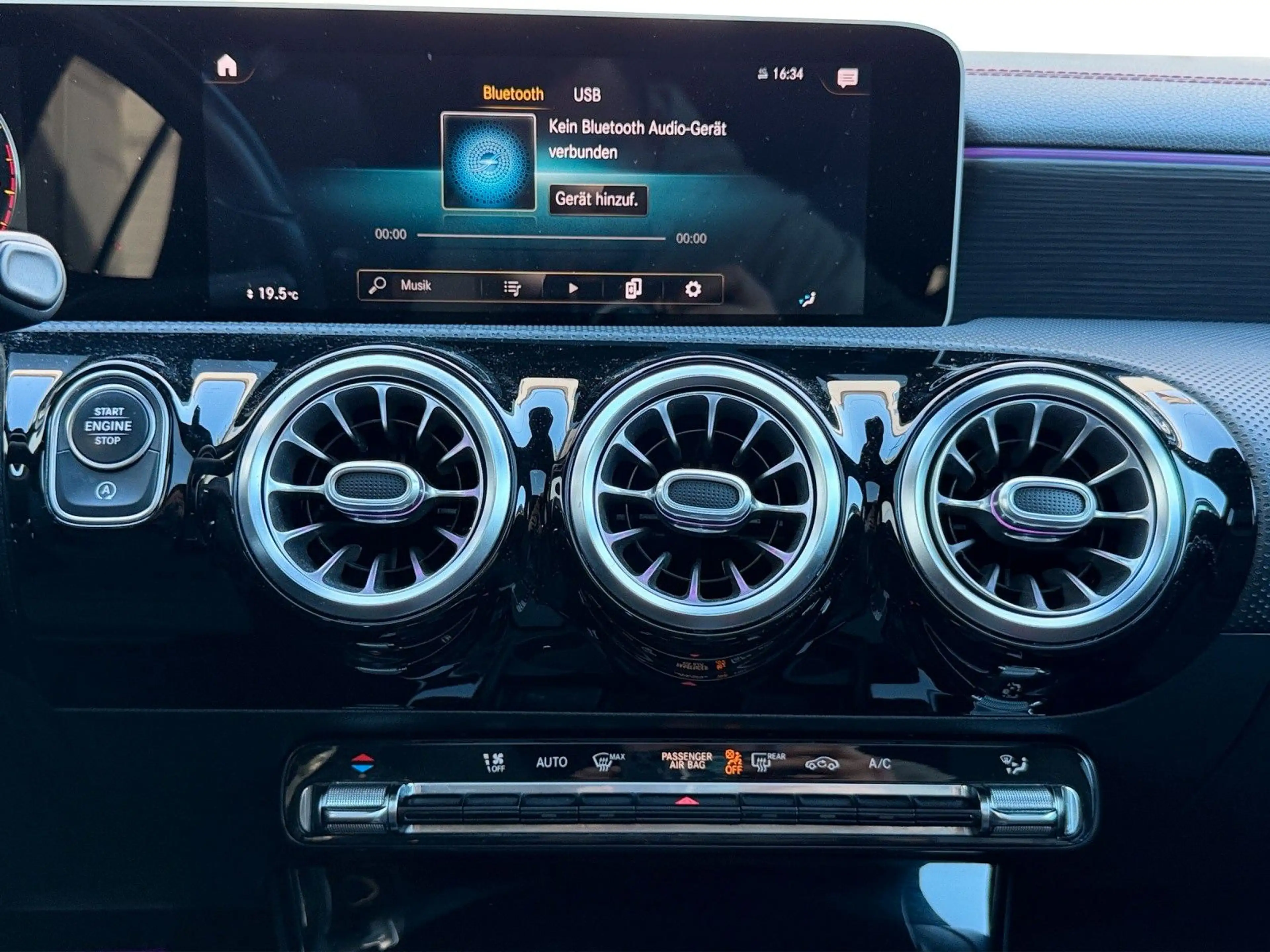 Mercedes-Benz CLA 220 CLA 200 Shooting Brake AMG LINE+Burmester+ Pano+ — photo 15
