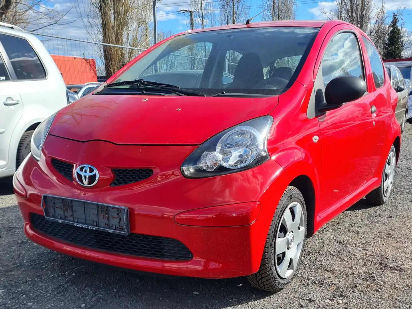 Toyota Aygo Basis / Kleinwagen Rot - 1