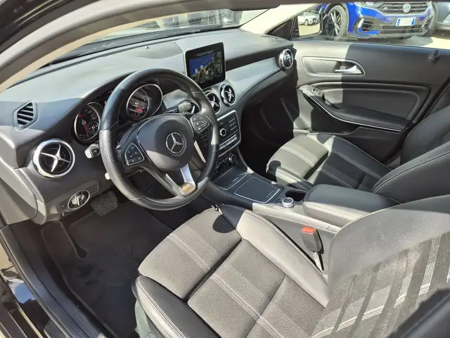 Mercedes-Benz Gla view 4