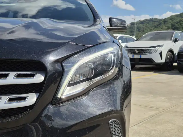 Mercedes-Benz Gla view 15