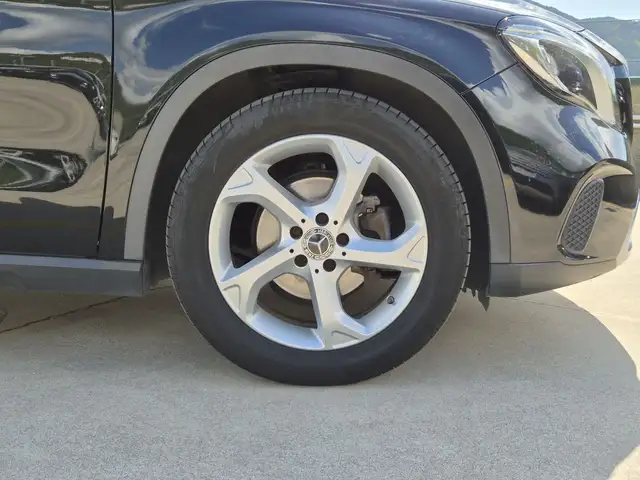 Mercedes-Benz Gla view 11