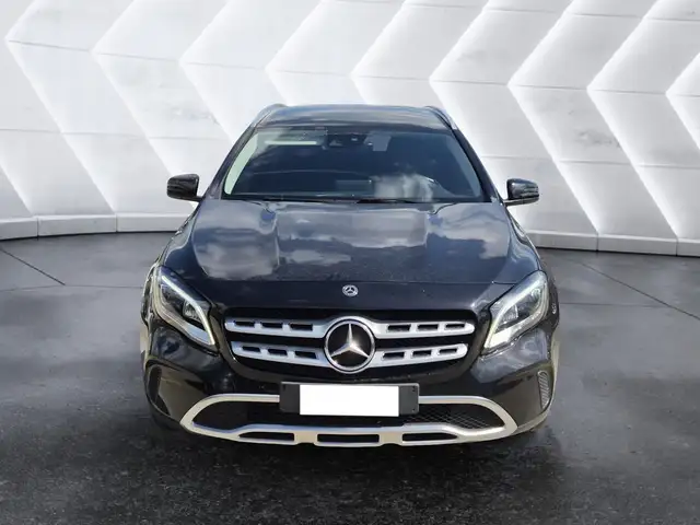 Mercedes-Benz Gla view 2