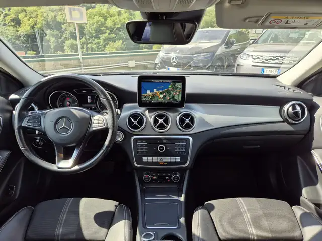 Mercedes-Benz Gla view 6