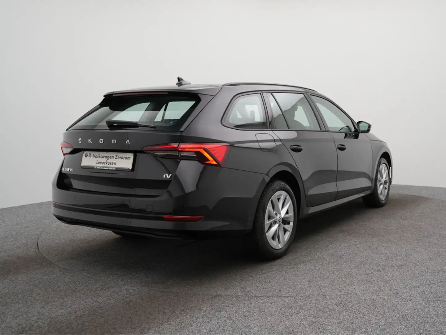 Skoda Octavia Combi 1.5 TSI Style NAVI LED VIRT SHZ Schwarz - 2