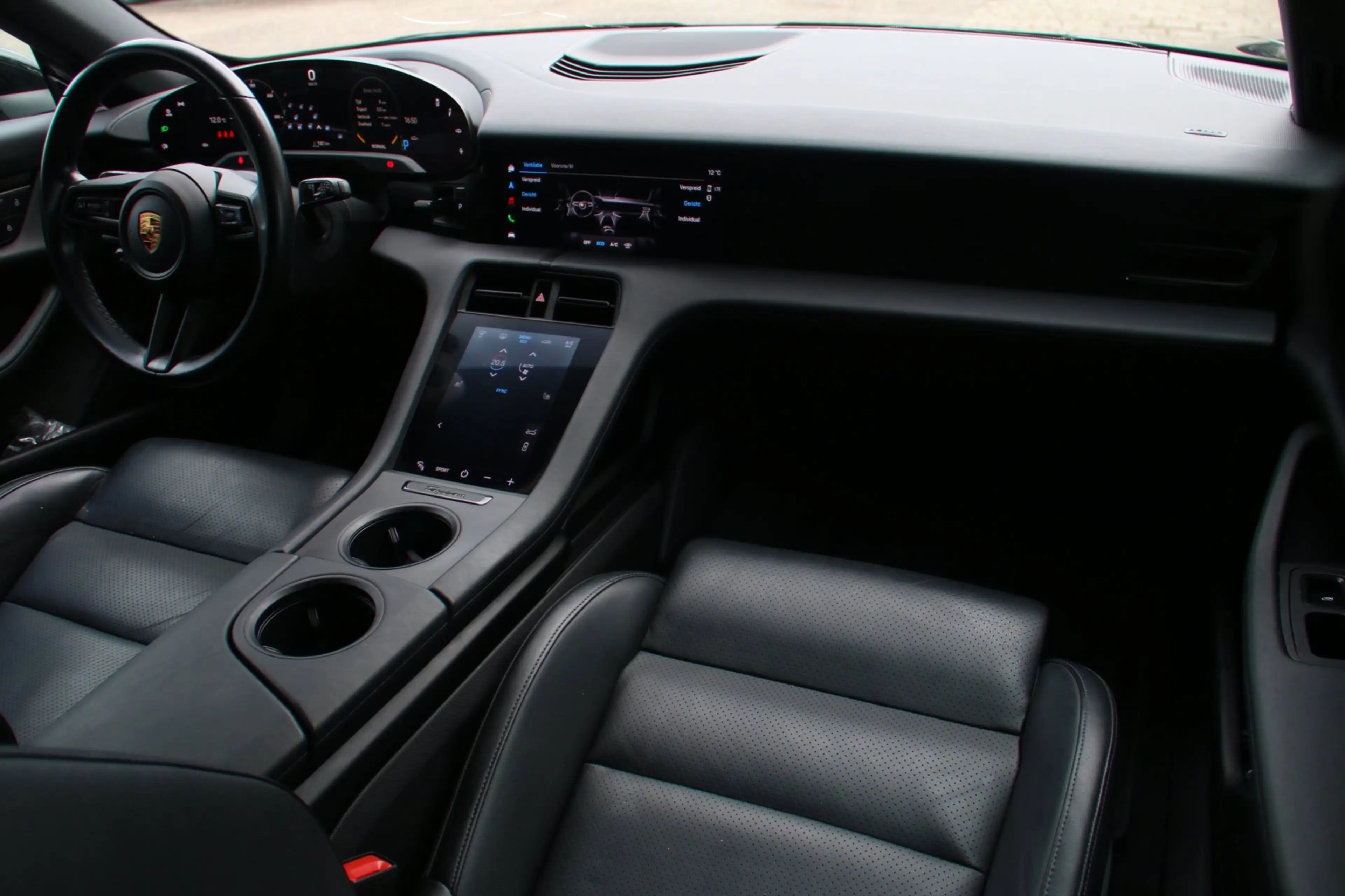 Porsche Taycan Cross Turismo 4 93 kWh DEALER OND. BTW AUTO! — photo 16