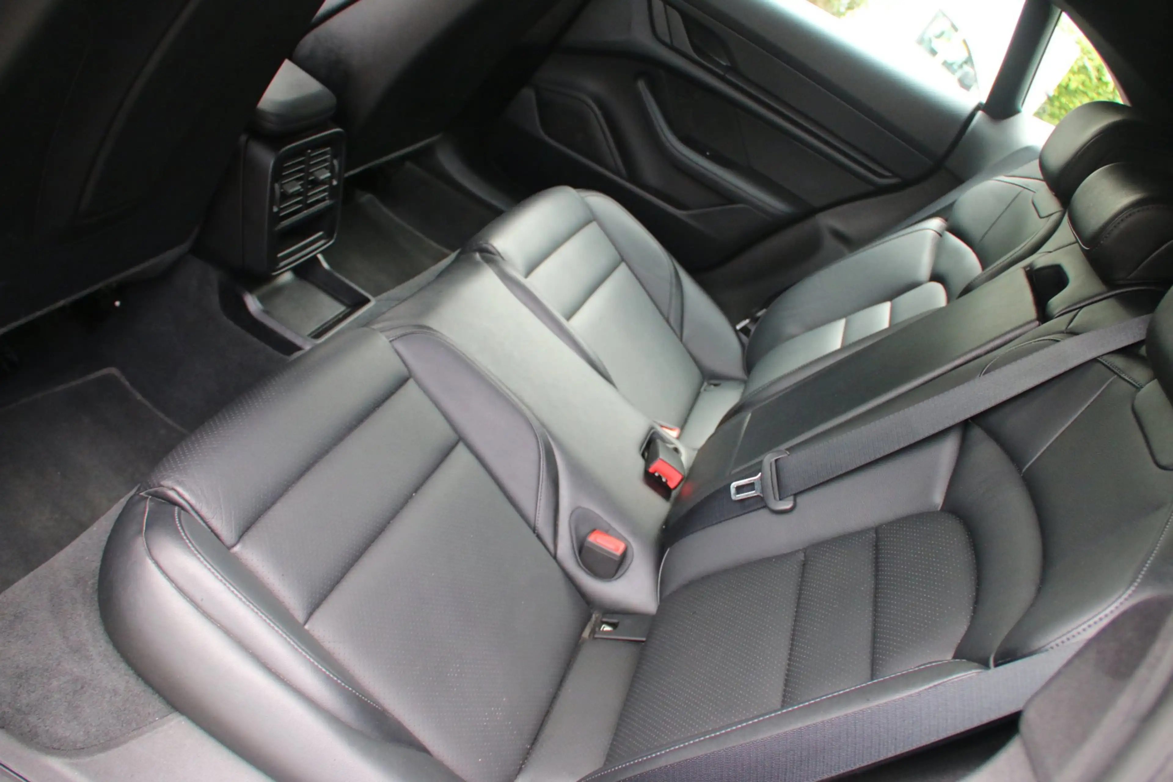 Porsche Taycan Cross Turismo 4 93 kWh DEALER OND. BTW AUTO! — photo 25