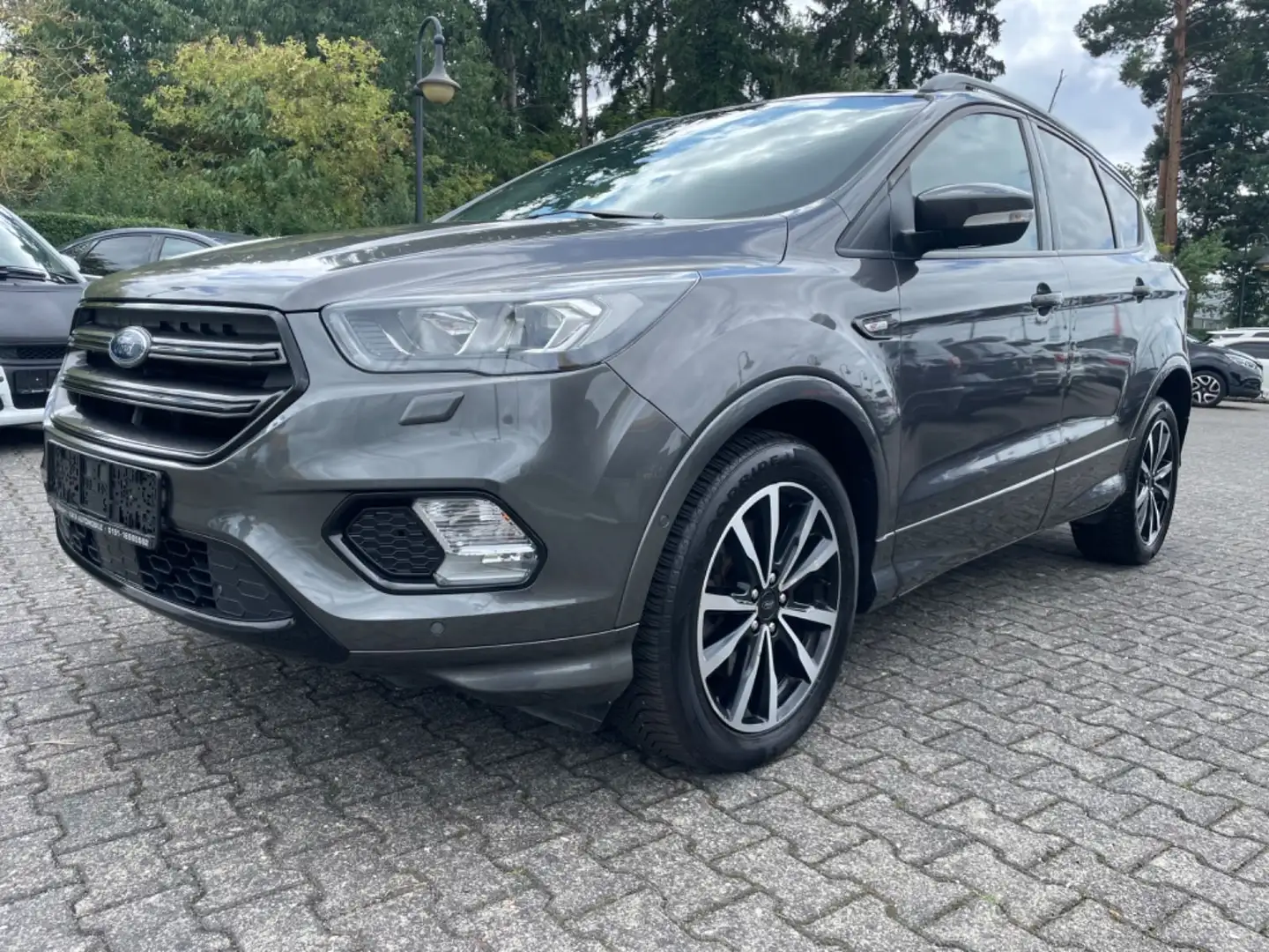 Ford Kuga ST-Line 4x4 Grau - 1