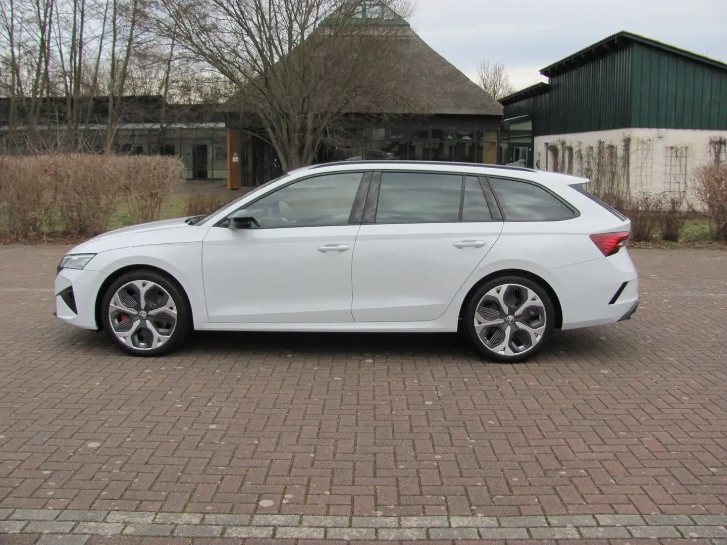 Skoda Octavia 2.0 TSI DSG RS AHK Matrix Navi Facelift Weiß - 1