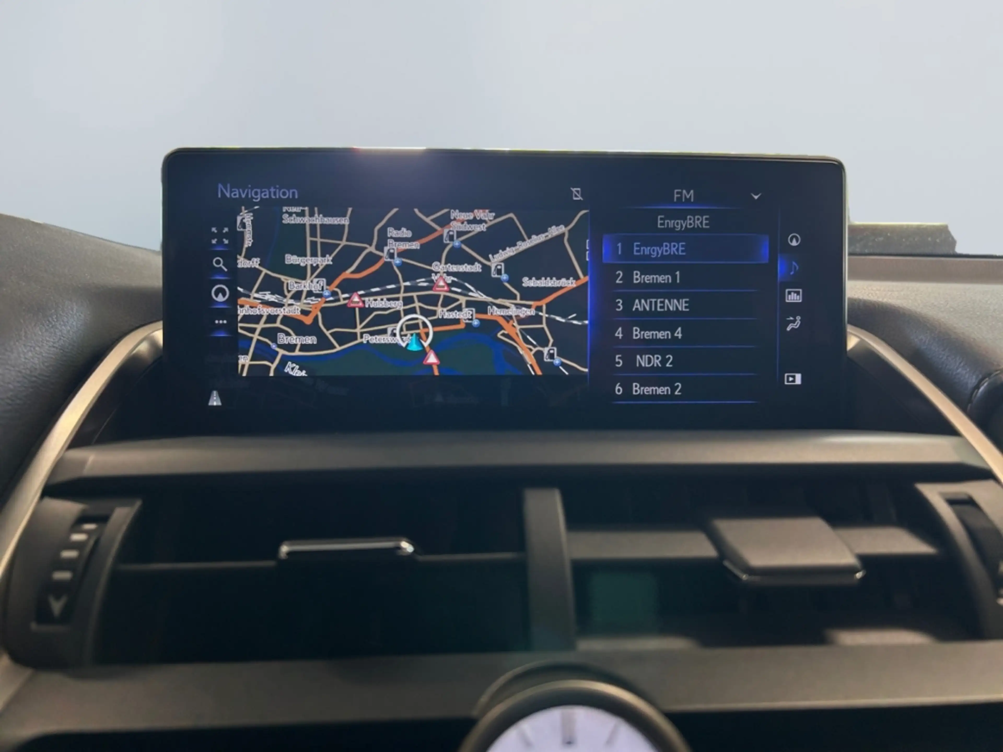 Lexus NX 300h E-FOUR F SPORT *Matrix*360°*HUD*Levinson* — photo 15