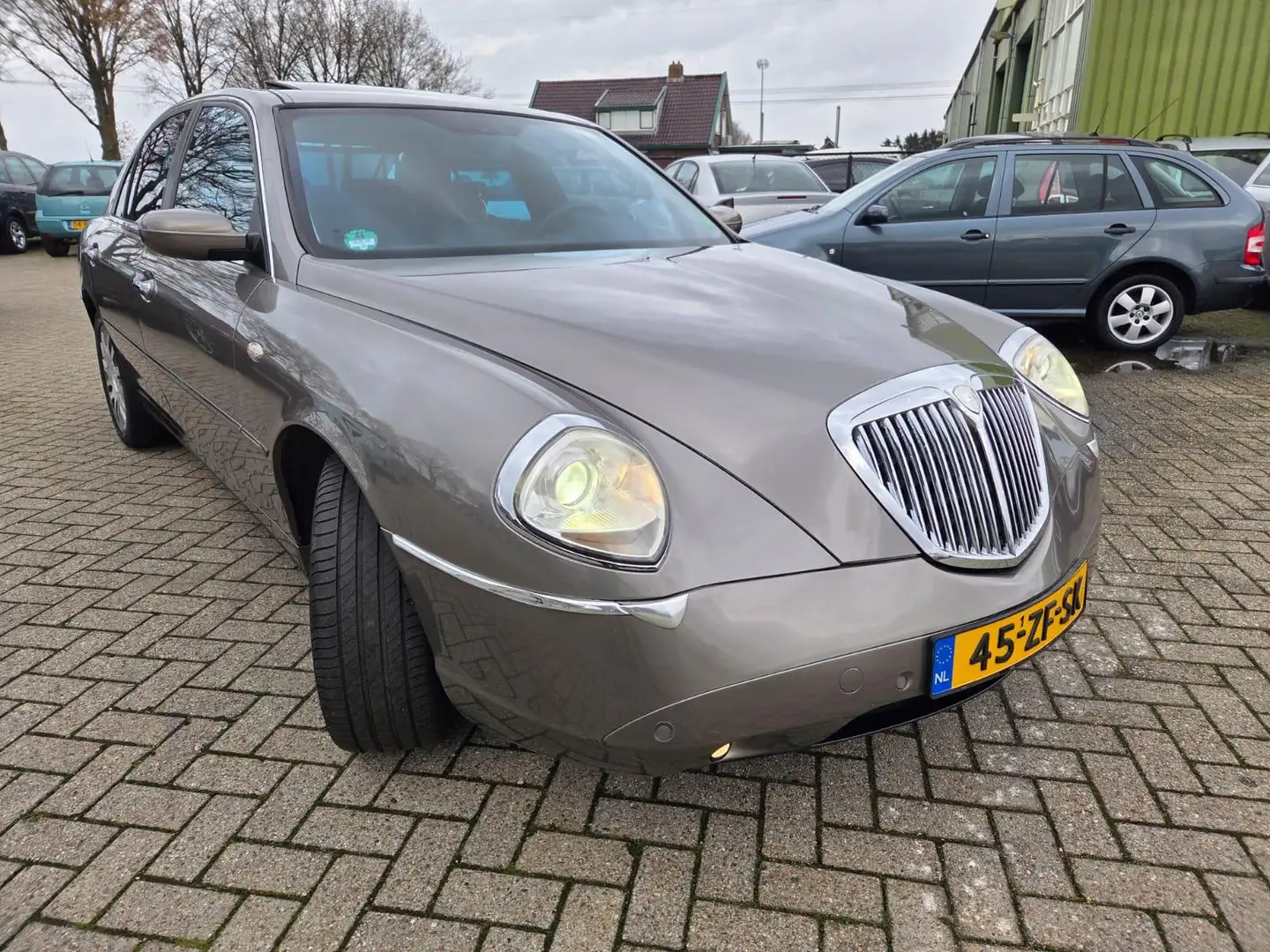 Lancia Thesis 2.4-20V Emblema 2008. Climate/Cruise/Leder/Stoelve siva - 2