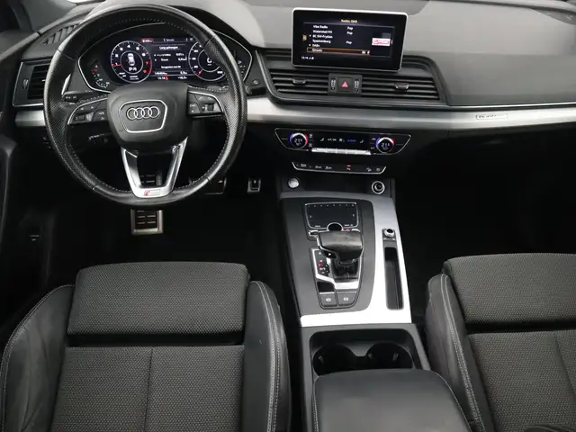 Audi Q5 view 8