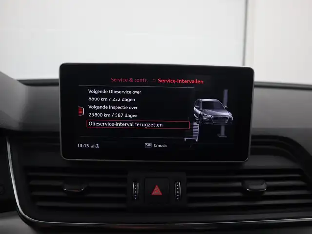 Audi Q5 view 12
