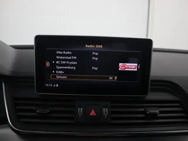Audi Q5 view 11