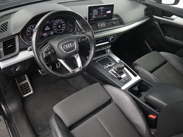 Audi Q5 view 9