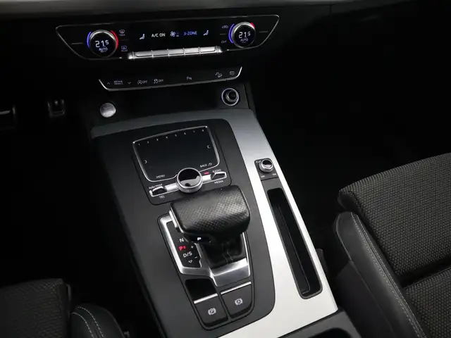 Audi Q5 view 14