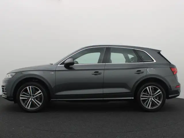 Audi Q5 view 2