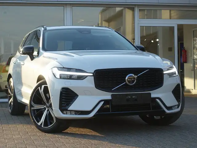 Volvo XC60 B5 AWD Ultra Dark/Four-C/360°Cam/Massage
