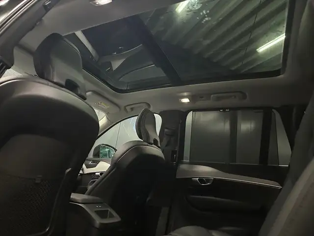 Volvo XC90 view 10
