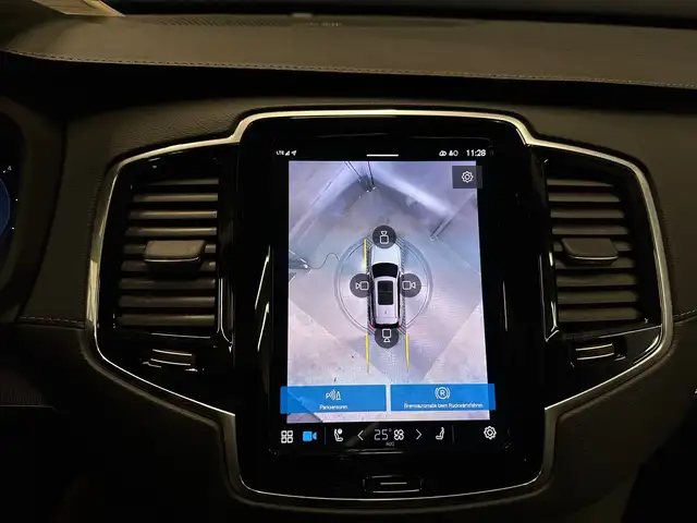 Volvo XC90 view 21