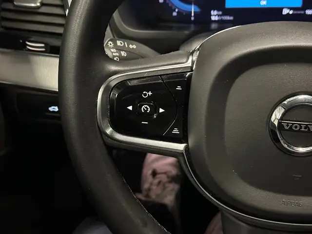 Volvo XC90 view 19