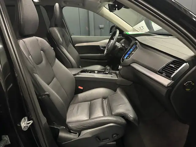 Volvo XC90 view 11
