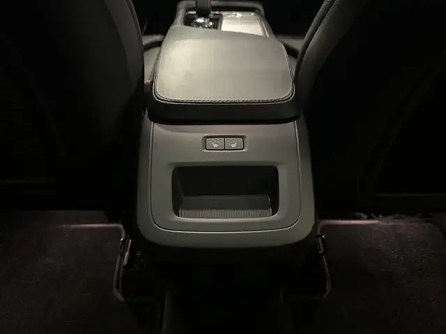 Volvo XC90 view 28