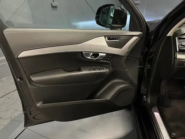 Volvo XC90 view 14
