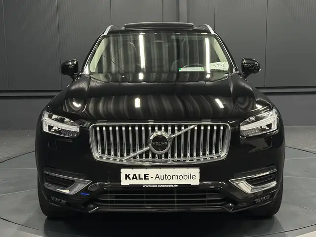 Volvo XC90 view 8