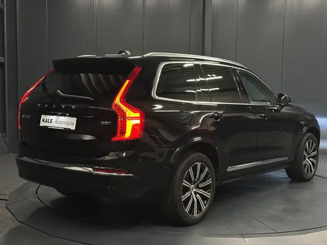 Volvo XC90 view 5