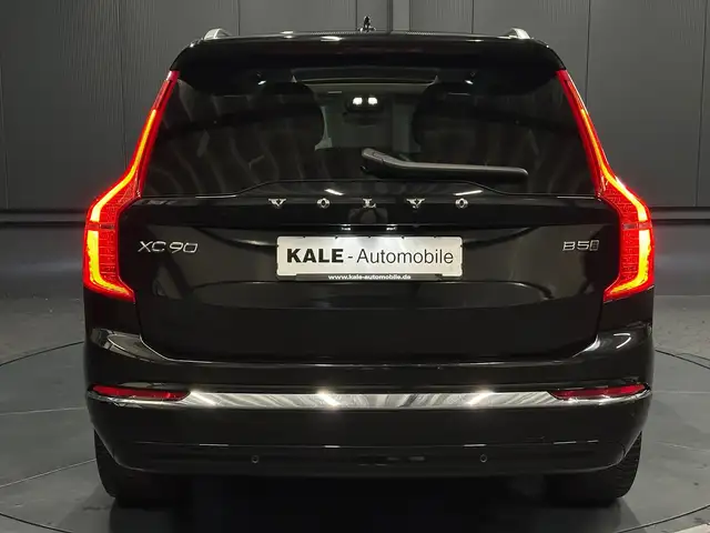 Volvo XC90 view 4