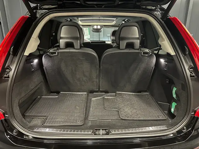 Volvo XC90 view 29