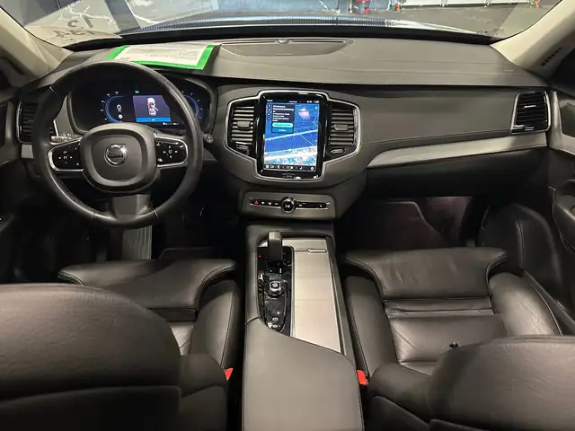 Volvo XC90 view 13