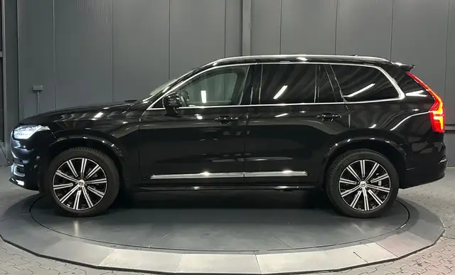 Volvo XC90 view 2