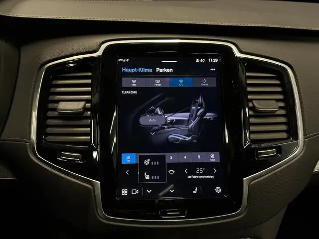 Volvo XC90 view 22