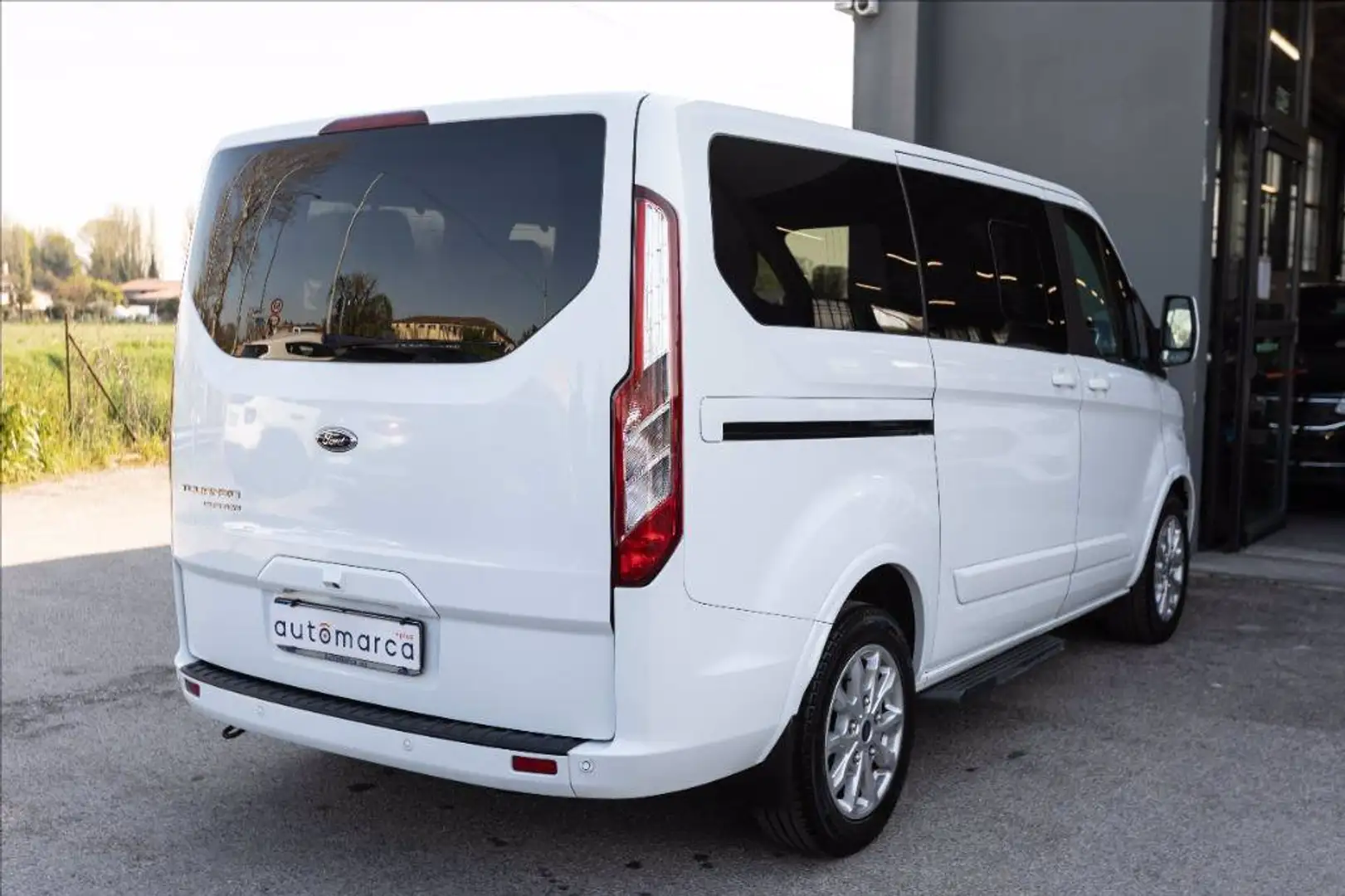 Ford Tourneo Custom 320 2.0 tdci 185cv Titanium X L1H1 auto E6.2 Bianco - 2