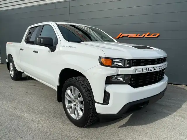 Chevrolet Silverado DOUBLE CAB 5.3 L CUSTOM V8